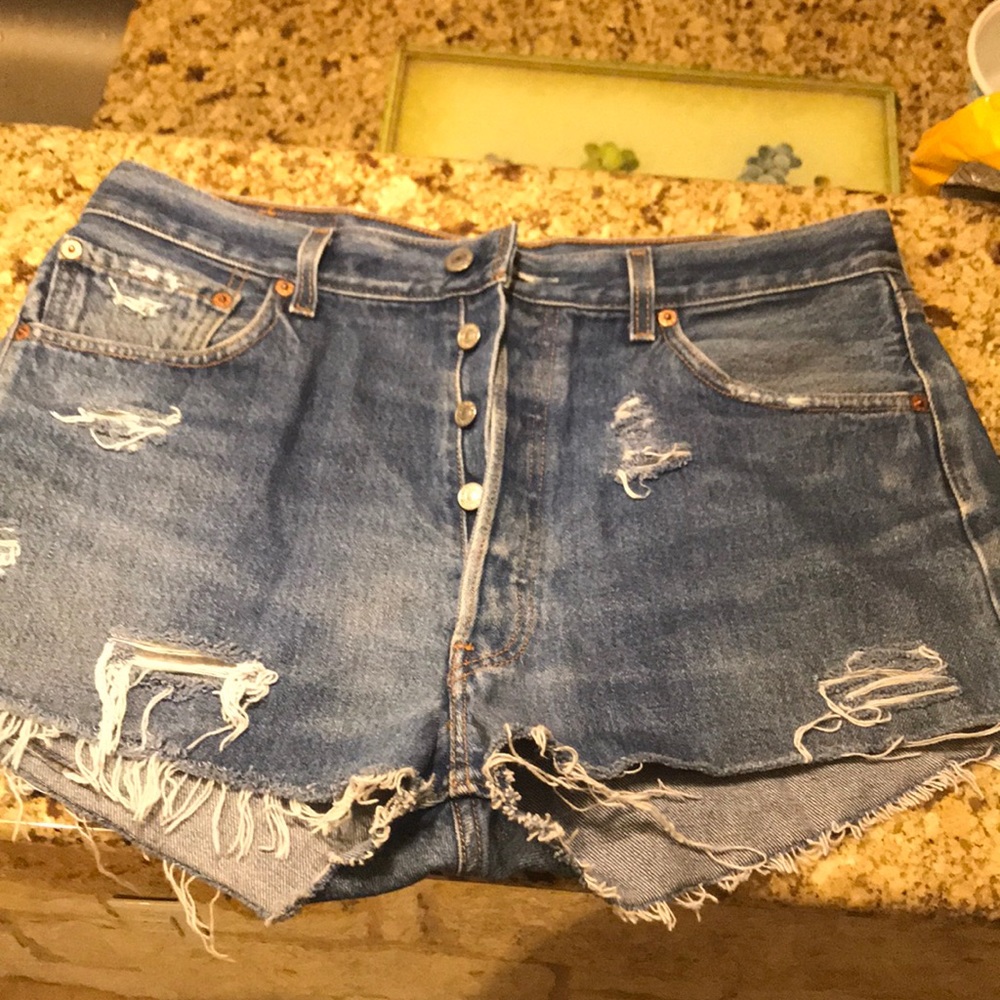 501 Levi cut off shorts